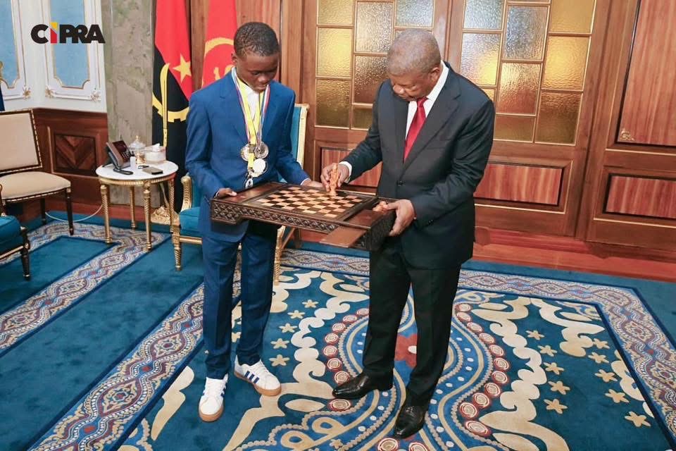 João Lourenço recebe vice-campeão africano de xadrez sub-14