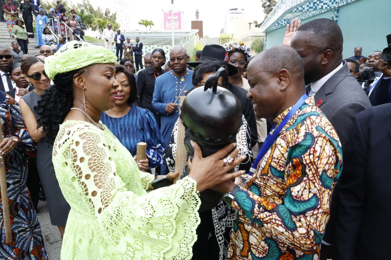 Primeiras-Damas africanas homenageadas com peça da Rainha Njinga Mbandi