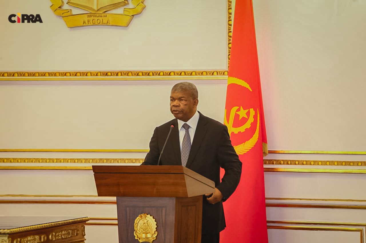 Presidente da República confere posse ao embaixador de Angola no Senegal e aos novos secretários de Estado no sector da Defesa Nacional