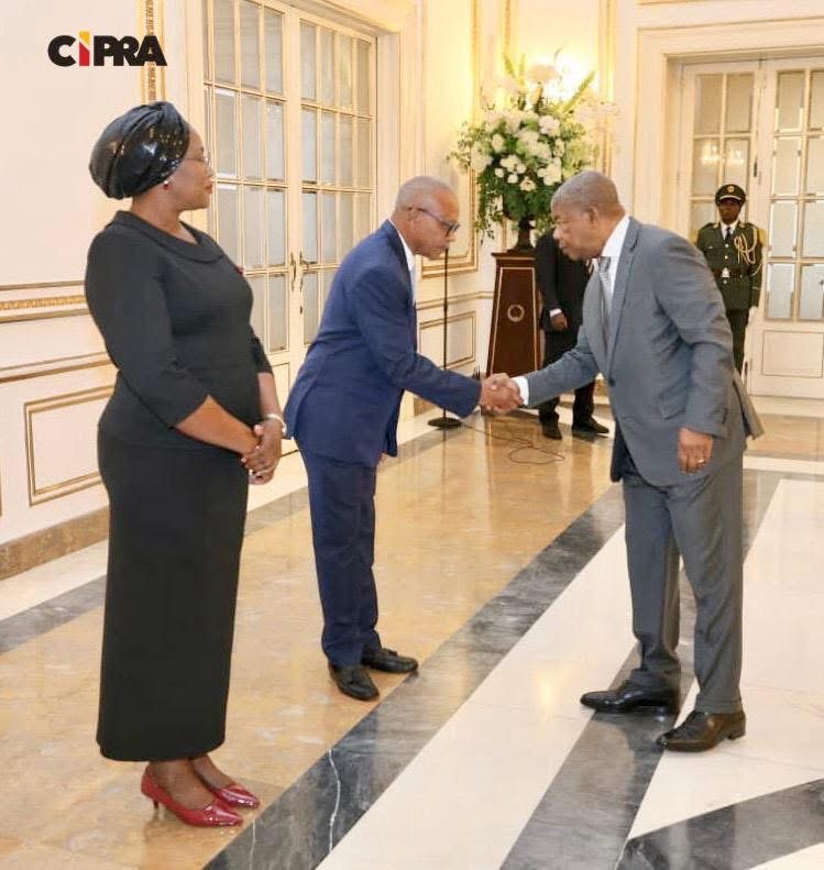 Ministro da Defesa Nacional e governadora do Cuando já em funções