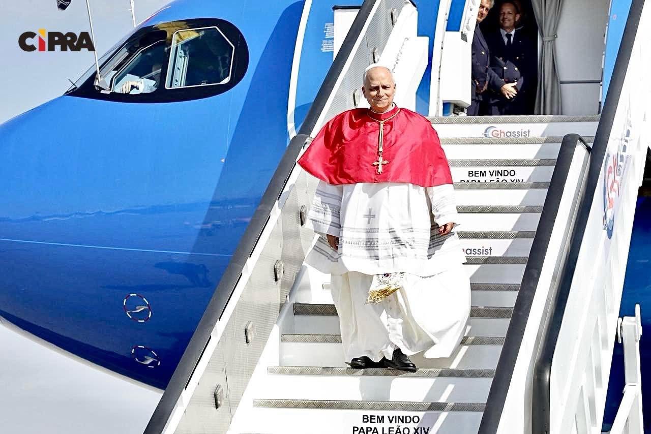 Papa recebido com honras de Estado