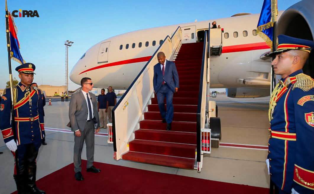 Presidente João Lourenço desembarca no Egipto